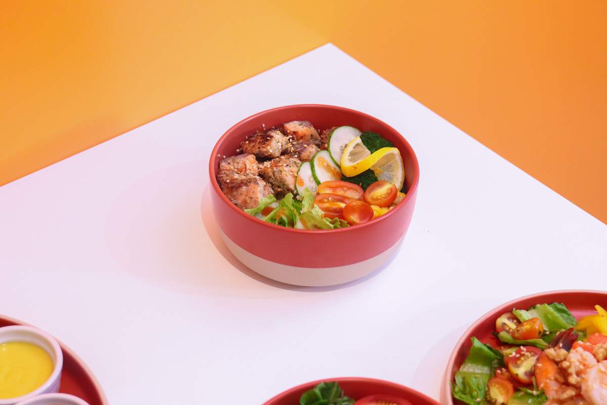Sesame salmon bowl with fresh vegetables